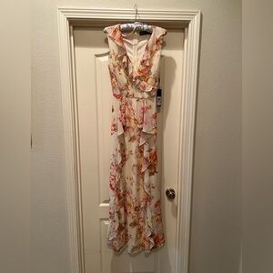 Stunning Karl Lagerfield Paris Floral Sleeveless Size 6 V-Neck Maxi Dress.